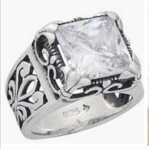 Silpada Uptown Ring. Sterling silver, cut out design on sides cz in the center 7
